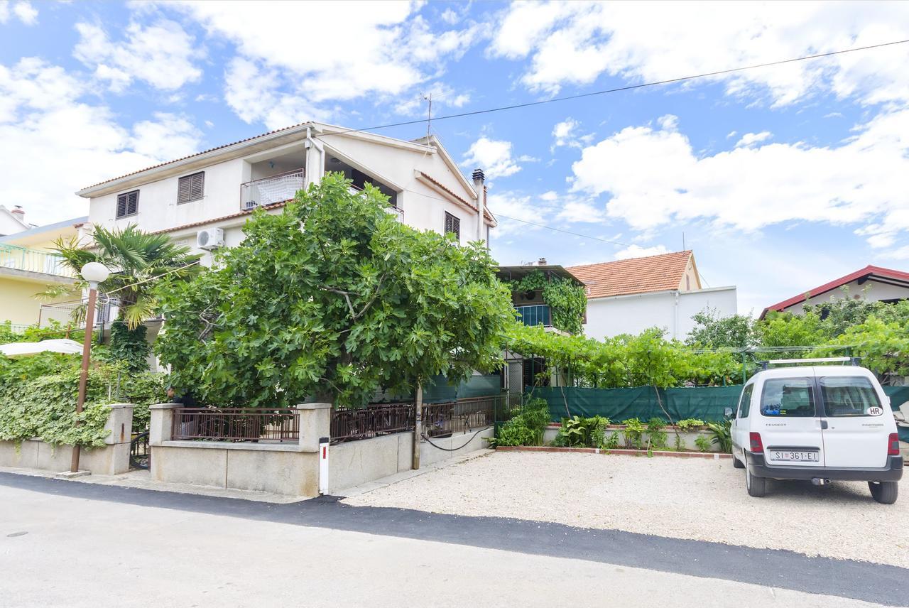 Apartments Amalija Vodice Bagian luar foto